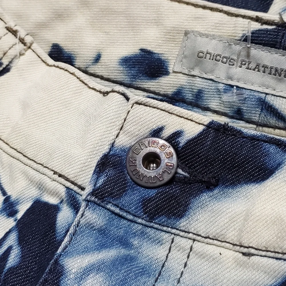 Chico's Women's Demin Indigo Blue Reverse Tie-Dye Jeans Size 0 Short - Picture 4 of 14